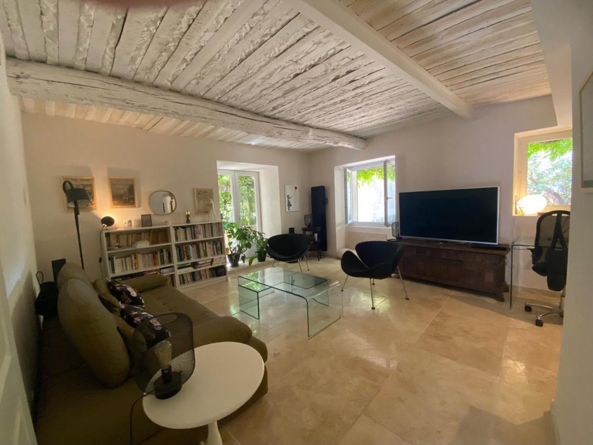 Chambre Privee Dans Un Mas Au Centre Du Village Maubec  外观 照片